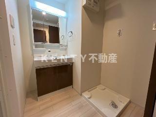 洗面設備　ゆったりとスペースのある洗面所