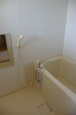 バス・シャワールーム　温水シャワー付