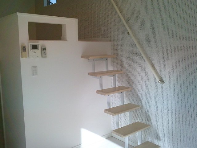 その他設備　階段で上がるロフト