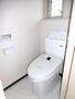 トイレ　トイレは窓があり、換気しやすいですね。