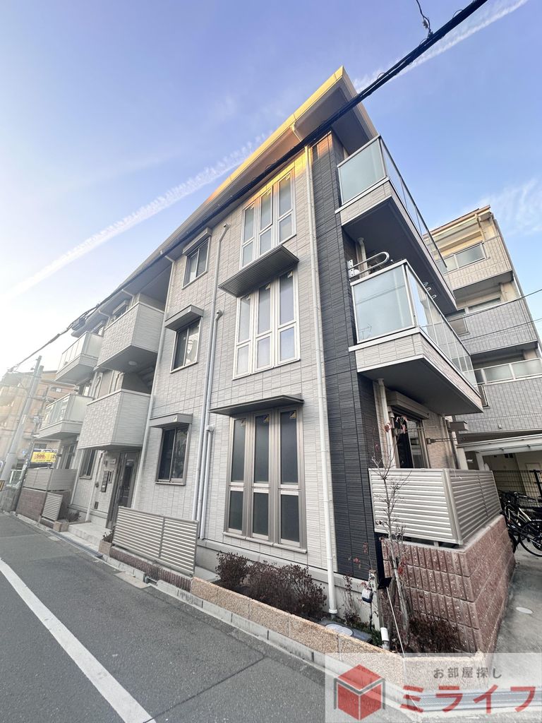 建物外観　周囲の環境と調和した落ち着きのある佇まい