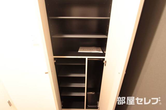 玄関　シューズボックスはこちらです