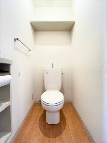 トイレ　別号室画像。ご参考下さい