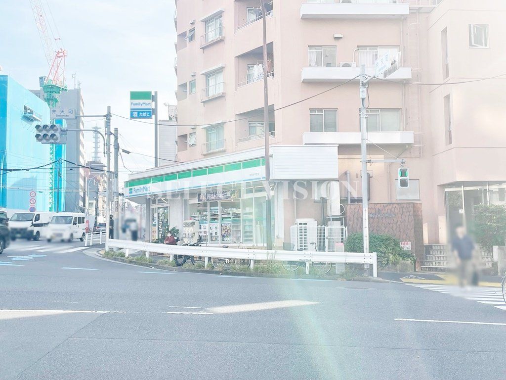 コンビニ　ファミリーマート新宿弁天町店（コンビニ）まで190m
