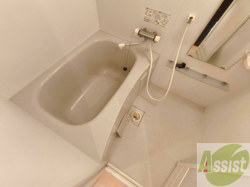 バス・シャワールーム　お風呂になります。一日の疲れを癒してくださいね。