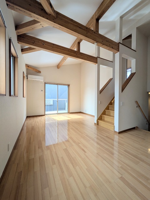 居室・リビング　☆開放感のある明るい室内