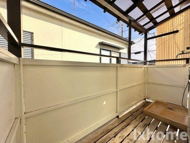 バルコニー　外からの目が気にならないバルコニーで洗濯物が干せます