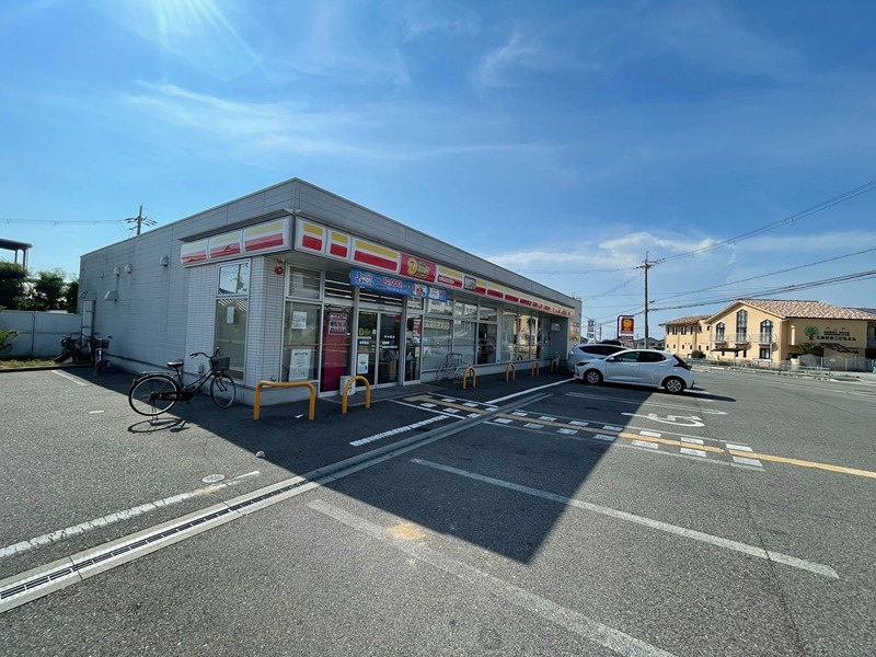 コンビニ　デイリーヤマザキ堺草尾店（コンビニ）まで549m