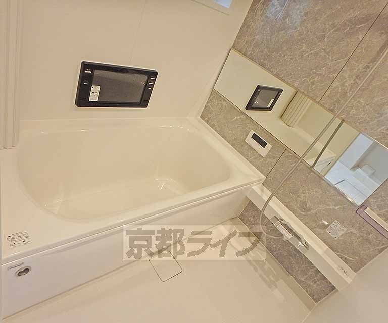 バス・シャワールーム　おしゃれな空間のバスルームです。