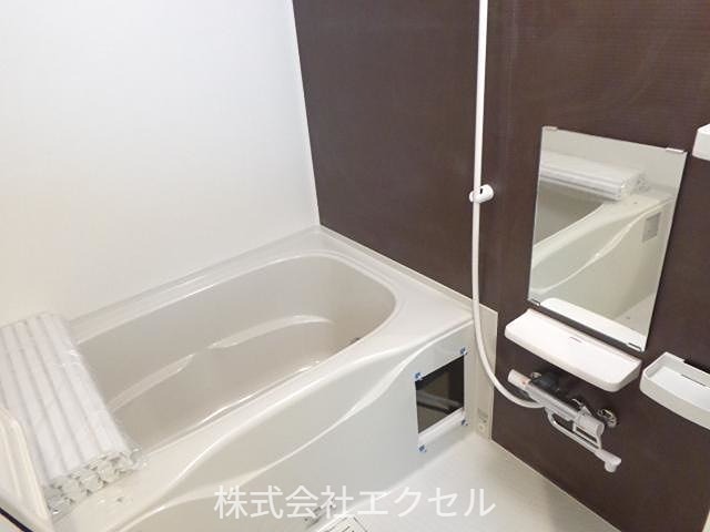 バス・シャワールーム　追い焚き機能付きです。