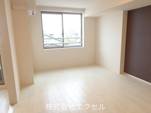 その他部屋・スペース　南向きの明るいお部屋です。