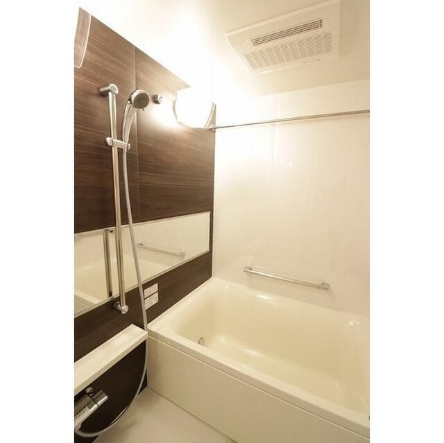 バス・シャワールーム　コンパクトで使いやすいお風呂です