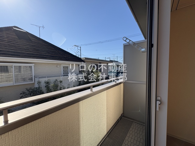 バルコニー　お天気のいい日は洗濯物も気持ちよく干せますね！