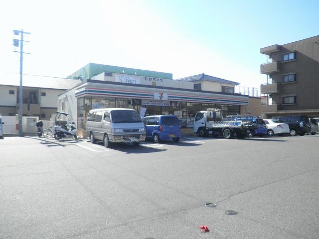 コンビニ　セブンイレブン（コンビニ）まで620m