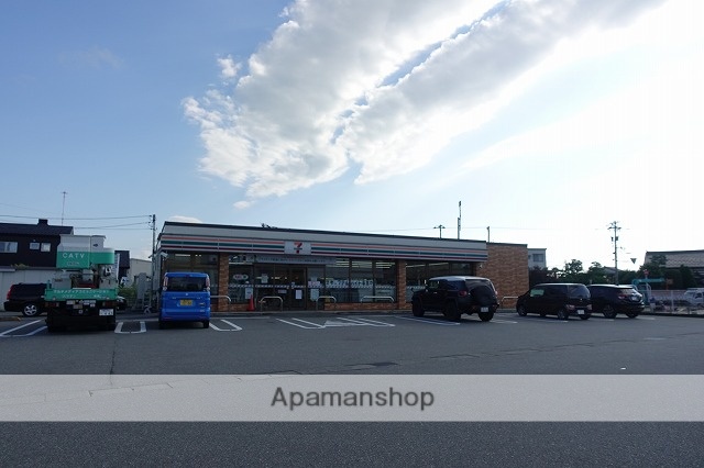 コンビニ　セブンイレブン（コンビニ）まで610m