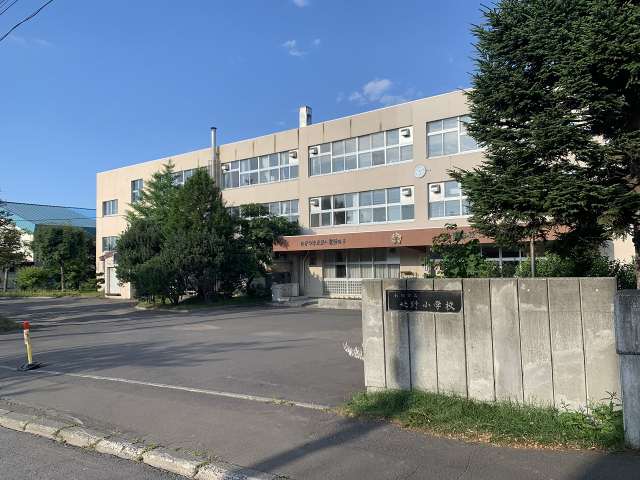 小学校　札幌市立北野小学校（小学校）まで2110m