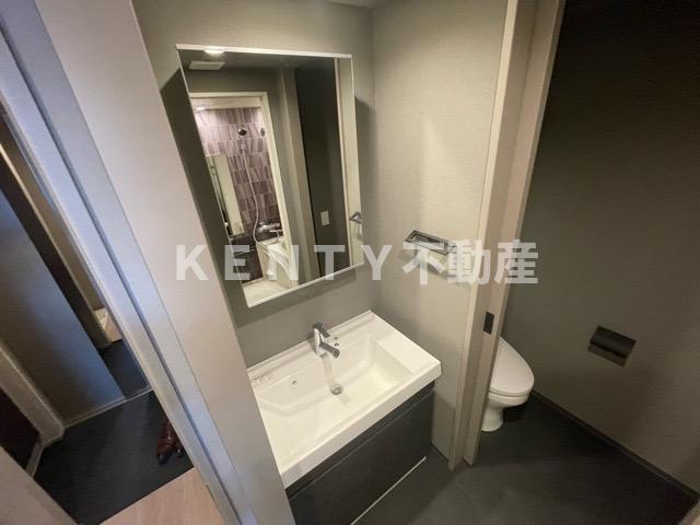 洗面設備　朝の支度にも助かる、独立の洗髪洗面化粧台