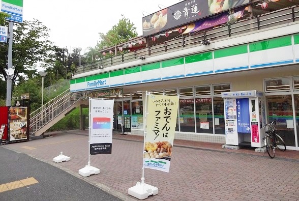 コンビニ　ファミリーマート 藤が丘駅東店（コンビニ）まで484m