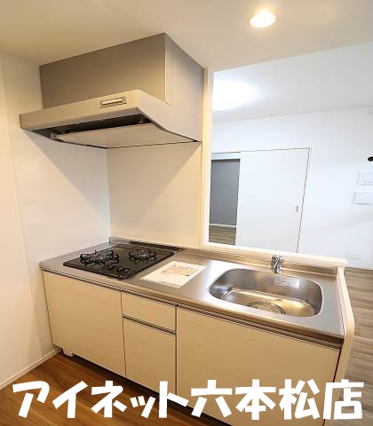 キッチン　カウンターキッチンで会話も弾みますね