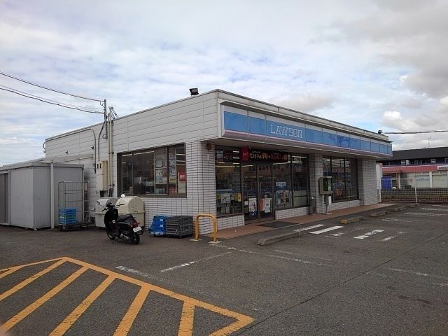 コンビニ　ローソン様（コンビニ）まで700m