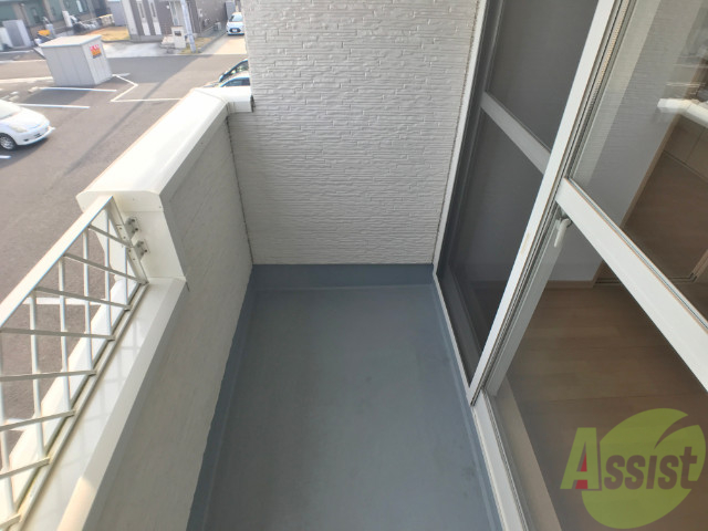 バルコニー　お天気のいい日はバルコニーで洗濯物も干せますよ。