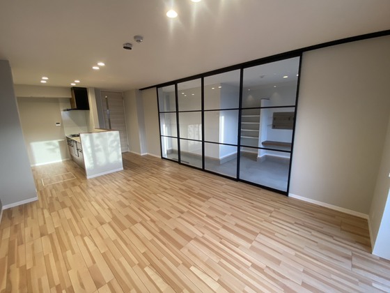 居室・リビング　※別号室のお写真です