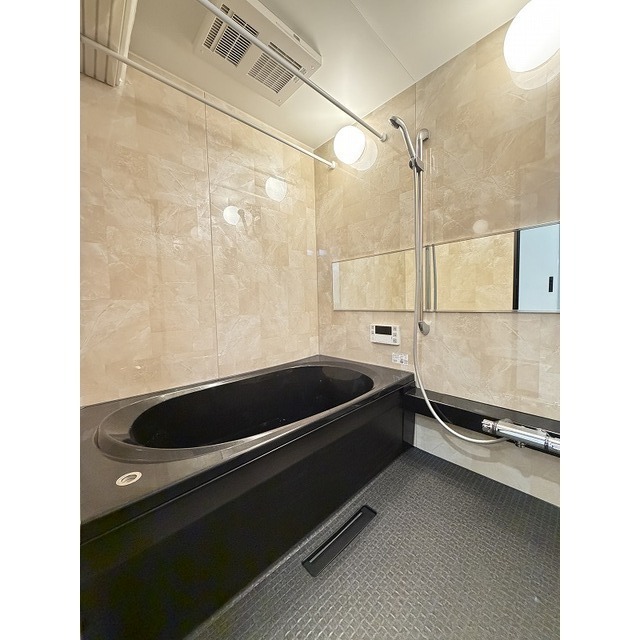 バス・シャワールーム　ゆとりのある浴槽でくつろぎのバスタイム♪