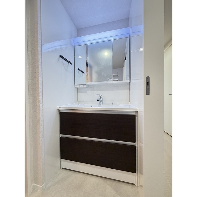 洗面設備　洗髪可能なシャンプードレッサーです♪