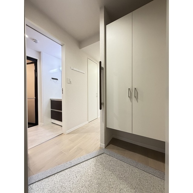 玄関　玄関ホールでプライベート空間を守ります♪