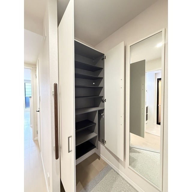 玄関　収納豊富な下駄箱です♪