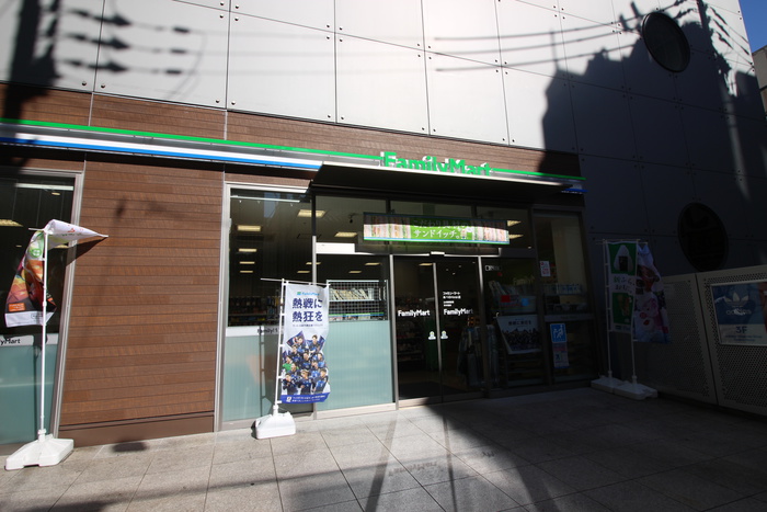 コンビニ　ファミリーマート（コンビニ）まで110m