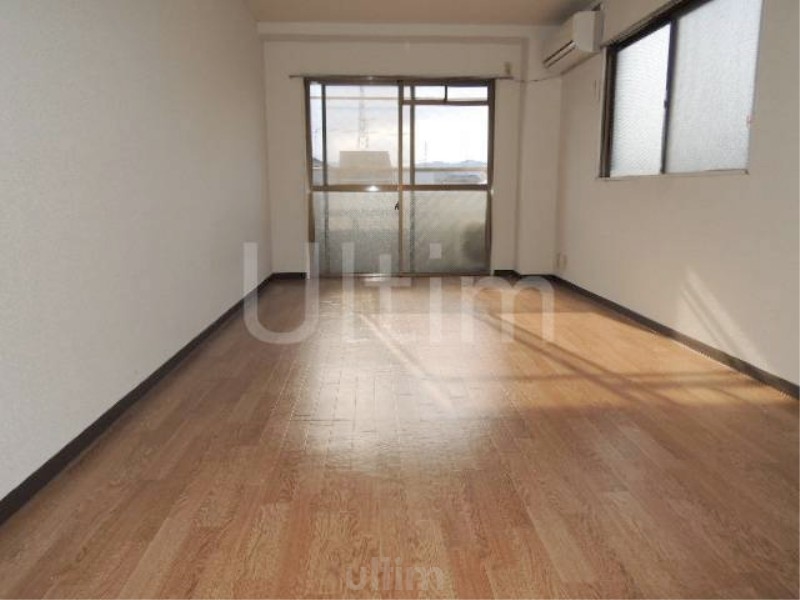 居室・リビング　室内