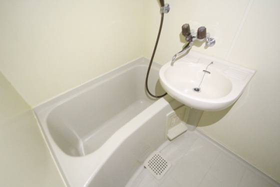 バス・シャワールーム　※別号室の写真です