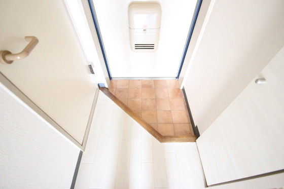 玄関　※別号室の写真です