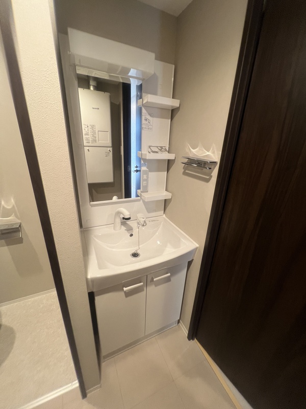洗面設備　※別部屋の参考写真です。