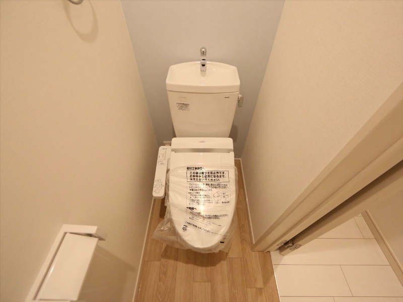 トイレ　温水洗浄暖房便座付トイレ　同仕様写真