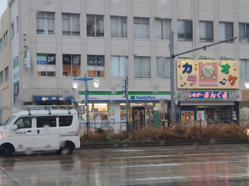 コンビニ　ファミリーマート熱田六番町店（コンビニ）まで408m