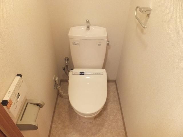 トイレ　温水洗浄便座