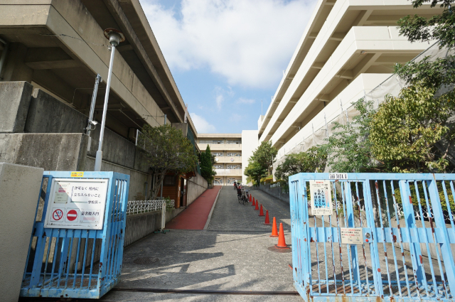 小学校　吹田市立片山小学校（小学校）まで984m