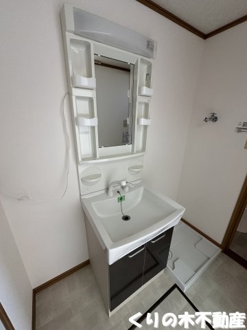 洗面設備　使いやすい洗面所です