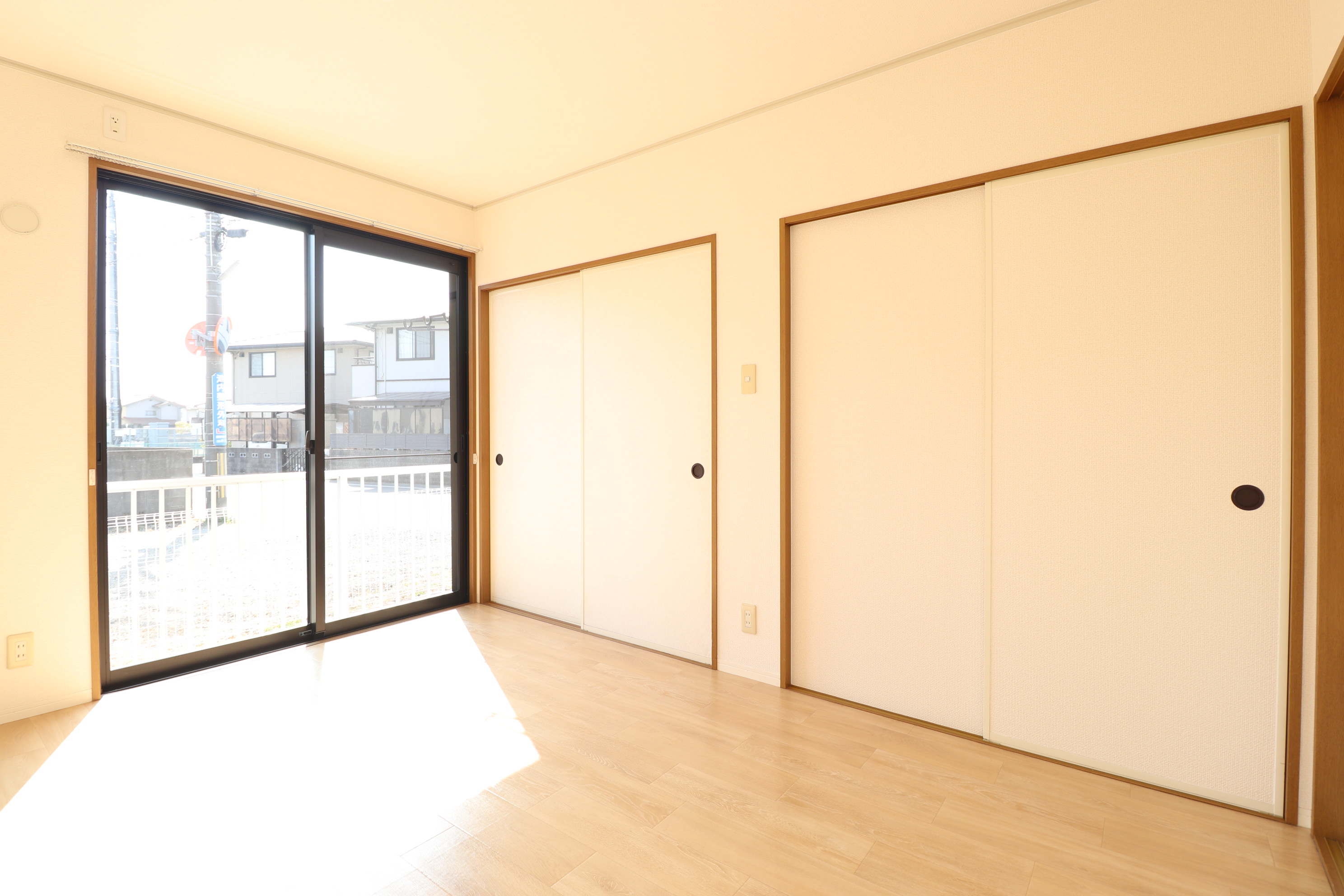 その他　こちらも6帖の洋室♪