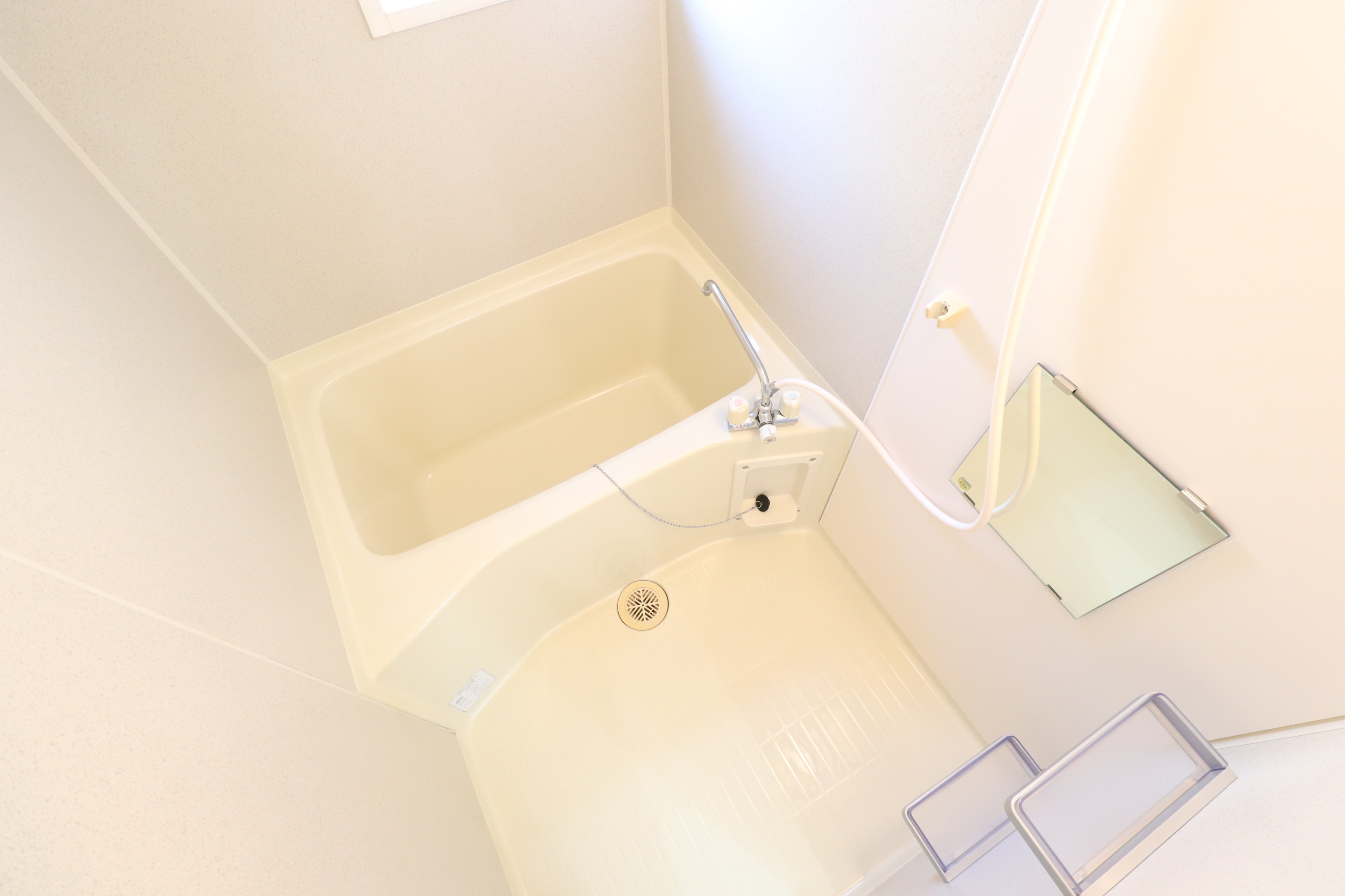 バス・シャワールーム　鏡付きのバスルーム♪