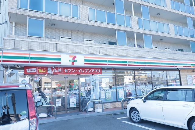 コンビニ　セブンイレブン（コンビニ）まで580m