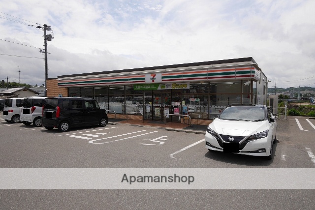 コンビニ　セブンイレブン（コンビニ）まで903m