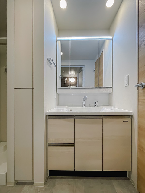 洗面設備　※写真は同タイプ住戸です。