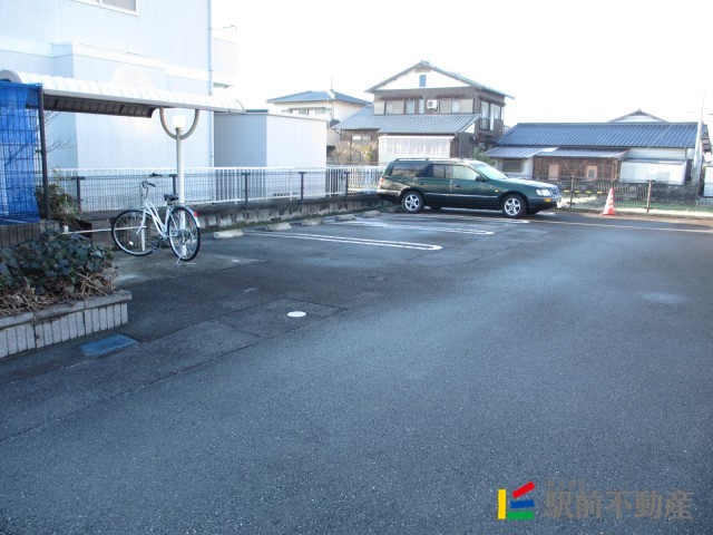 その他　壱番館側駐車場
