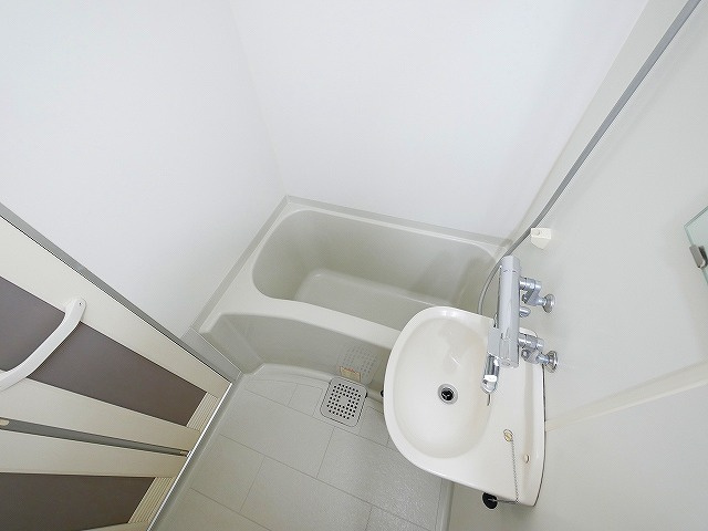 洗面設備　コンパクトで使いやすい洗面所