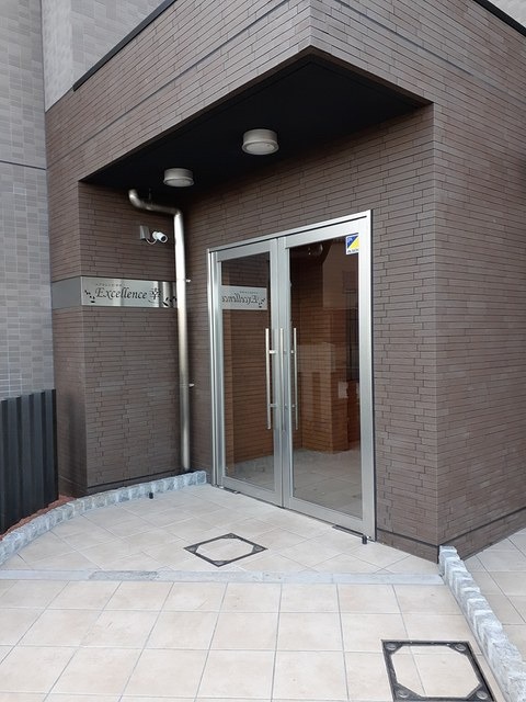 エントランス　重厚感のあるおしゃれなエントランスです