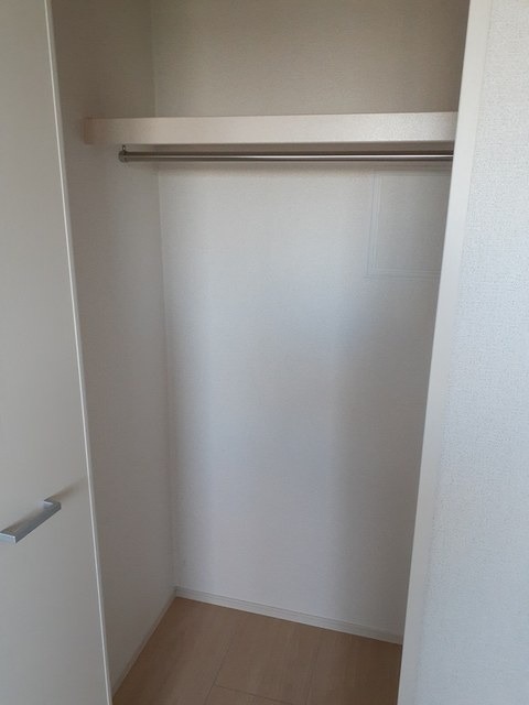 収納　ハンガーパイプが付きの収納