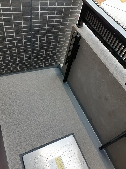 バルコニー　洗濯物も十分干せるスペース有